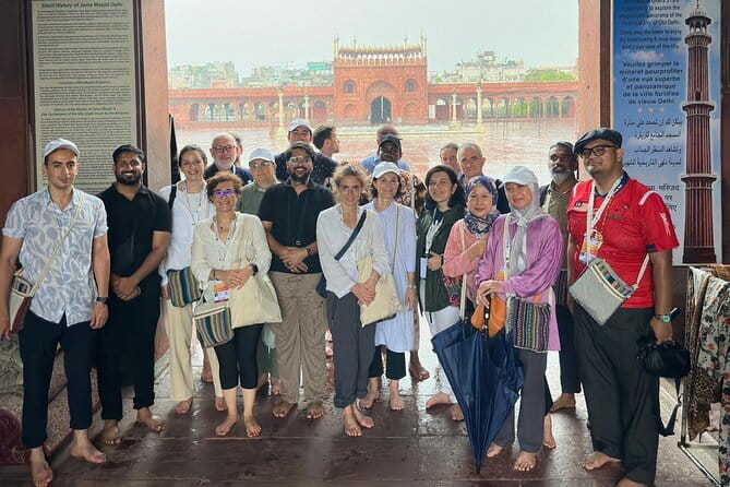 Old Delhi Walking Tour: Food, Culture & Spice Bazaars - Getting your bearings: the start near Lal Qila and Chandni Chowk View Point