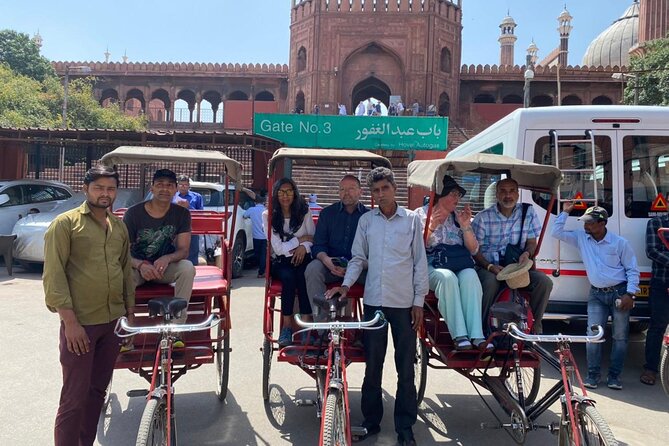 Old & New Delhi Full or Half Day Sightseeing Tour - Gurudwara Bangla Sahib: free entry, and Langar that feels human