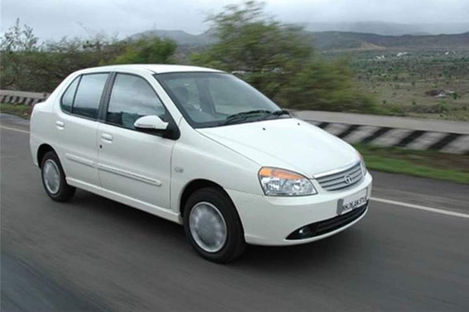 One Way Kumbhalgarh Fort and Jain Temple Tour from Udaipur to Jodhpur - Private driver comfort on a long Rajasthan day