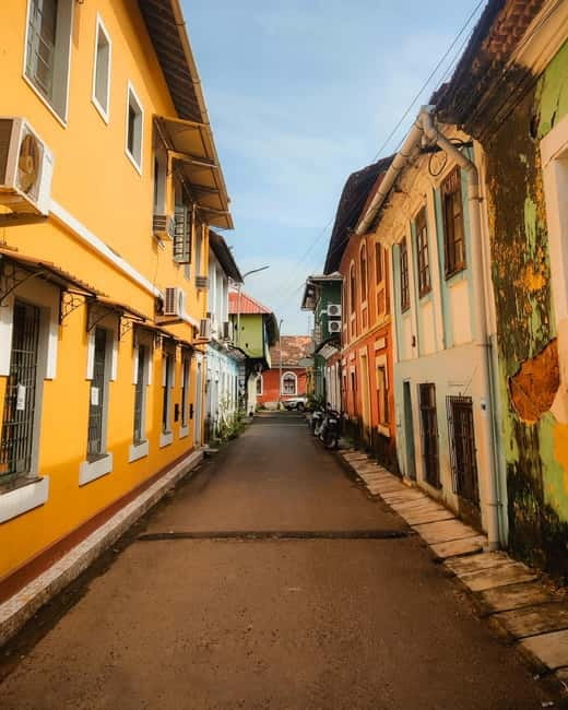 Panaji: Heritage Walking Tour in Fontainhas Latin Quarter - Meeting at MO’s Cafe behind Panjim Post Office, and how to not get lost