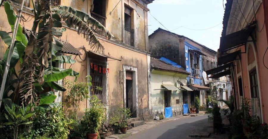 Panjim: Guided Walk Tour of Portuguese-Influenced Goa - Starting at Panjim Church and setting the Portuguese-era tone