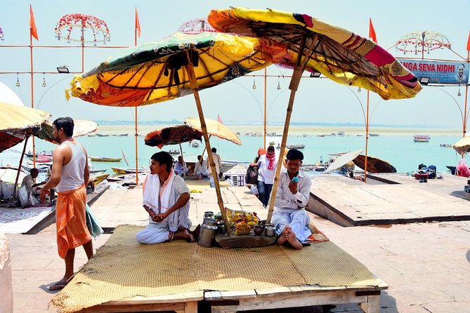 Pilgrimage Varanasi - Dasaswamedh Ghat Aarti: the evening ceremony that sets the tone