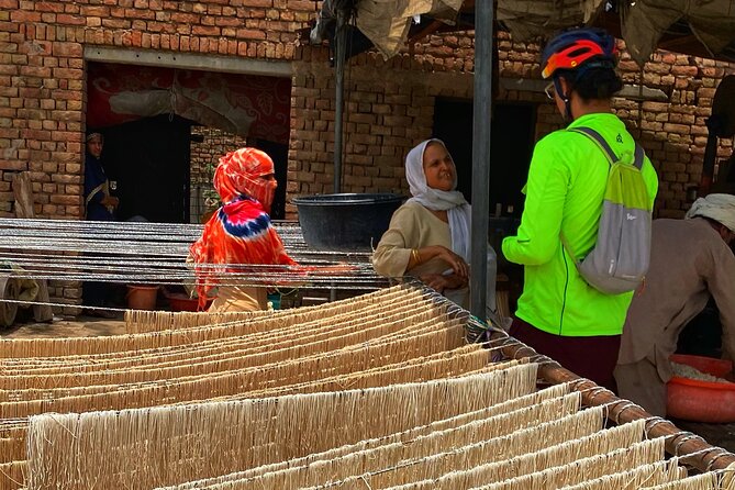 Premium Delhi Aravalli Organic Cycle Tour - A glimpse of Real and Rural India - The organic farm lunch: what you eat and what you learn