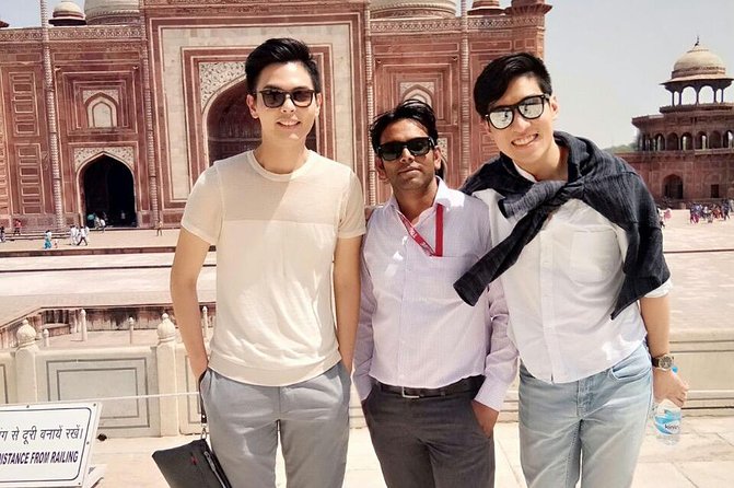 Private Agra Tour: Taj Mahal, Baby Taj & Lunch from Delhi by Car - Guides and drivers: what you should expect from the service