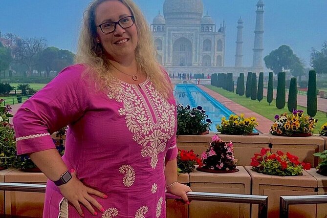 Private Day Tour Of Tajmahal And Agra Fort From Delhi By Car - Taj Mahal with a guide: what you gain beyond walking in alone