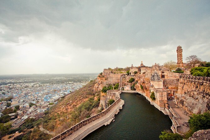 Private Day Trip to Chittorgarh from Udaipur with Guide Option - The Main Event: Entering UNESCO Chittorgarh Fort Without Losing Your Day