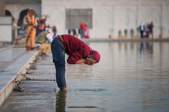 Private Delhi Temples and Spiritual Sites 6 Hours Tour - Digambar Jain Temple: quiet architecture and a bird charity link