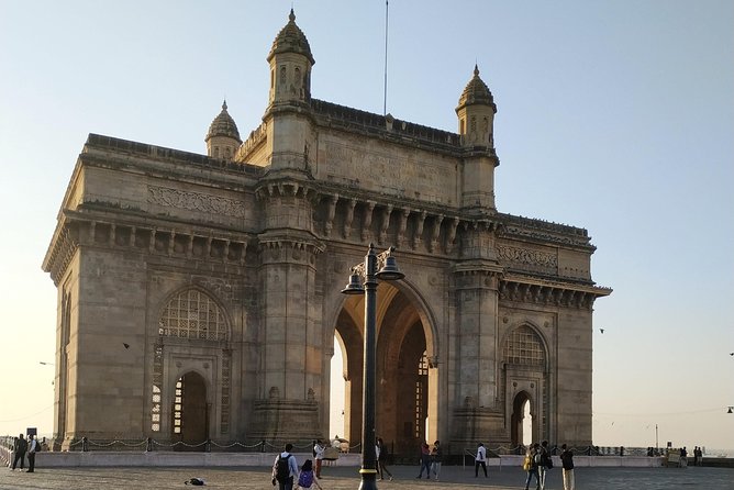 Private Dharavi Slum Tour with Mumbai Sightseeing - A One-Day Blend of Mumbai Icons and Dharavi Reality