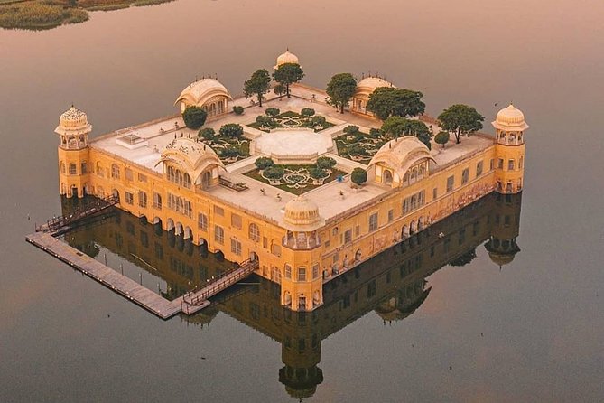 Private Full Day Jaipur Sightseeing Tour By Tuk Tuk - City Palace of Jaipur: the stop where styles collide