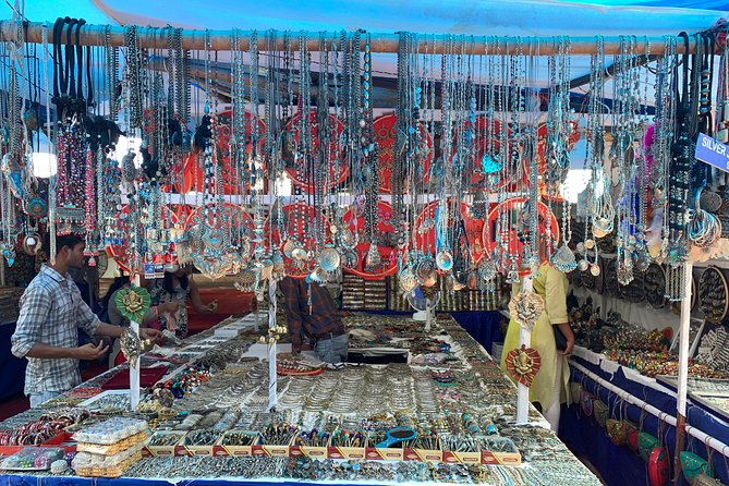 Private Full Day Shopping Tour in New Delhi - Sarojini Nagar: modern and everyday fashion deals