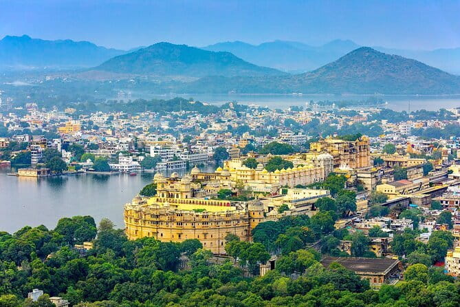 Private Full Day Udaipur Sightseeing Tour with Optional Guide - Bharatiya Lok Kala Mandal and Crystal Gallery: Culture and Craft Stops