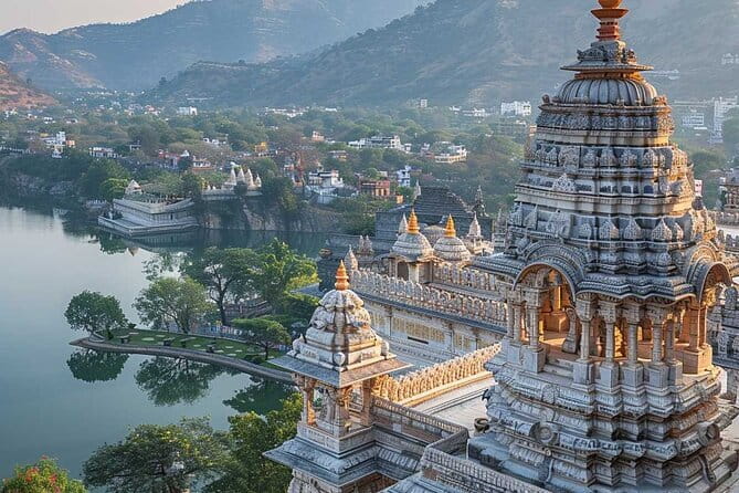 Private Full Day Udaipur Sightseeing Tour with Optional Guide - City Palace on Lake Pichola and Jagdish Temple: The Royal Complex Core