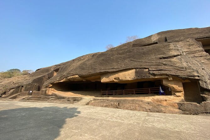 Private Guided Tour in Kanheri Cave with Transfers - Stop 1: Inside the Kanheri Caves, from carvings to meditation halls