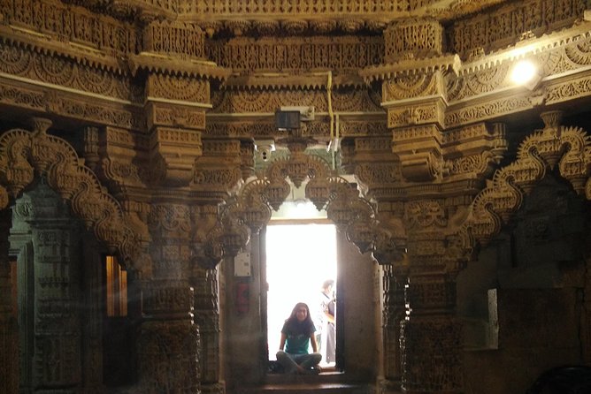 Private Heritage Walking Tour in Jaisalmer Fort and Old Bazaar - Nathmal Ji Ki Haveli: twin brothers, carving, and a miracle story