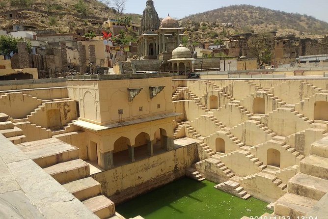 Private Jaipur Full One Day Tour In Pink City With Guide - Panna Meena ka Kund: the stepwell pause you didn’t know you needed