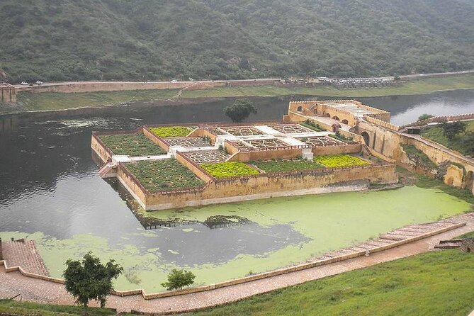 Private Jaipur Pink City Tour by Car & Driver with a Tour Guide - Jal Mahal: The Water Palace View That Fits a Short Stop
