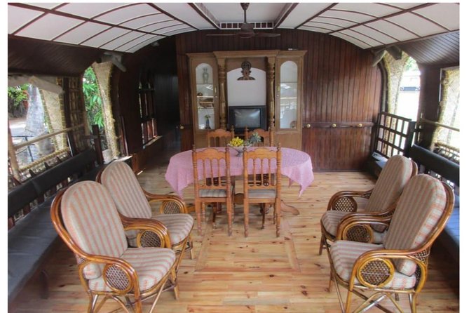Private Kerala Backwaters Houseboat Cruise with Lunch from Kochi - Crew and Service: What Private Usually Means Here