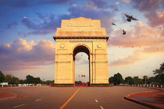 Private Luxury Full Day New and Old Delhi City Tour - How the day balances Old Delhi chaos with New Delhi order