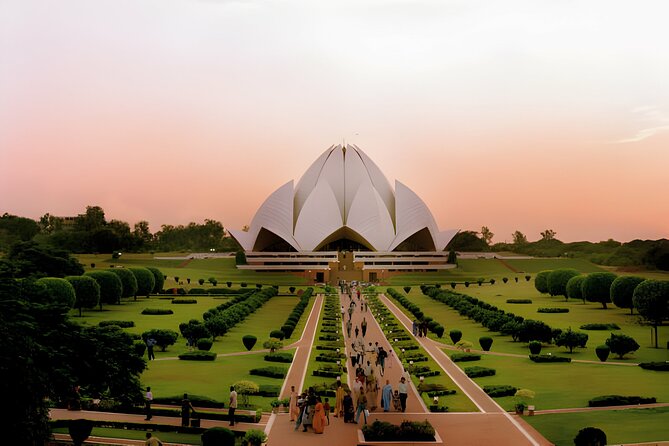 Private Luxury Full Day New and Old Delhi City Tour - Pickup, India Gate, and the quick orientation that saves your day