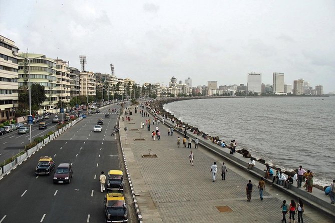 Private Mumbai Sightseeing Tour - Gateway of India and Taj Mahal Palace, the postcard start with context