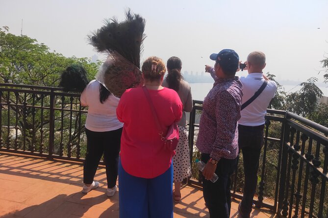 Private Mumbai Sightseeing Tour(Travellers Choice Award Winner) - Hanging Gardens, Chowpatty Beach, and Marine Drive: city views with sea-level drama