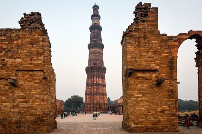 Private Old and New Delhi Full-Day Guided Tour all Inclusive - Swaminarayan Akshardham and Humayun’s Tomb, shifting from modern campus to Mughal grandeur