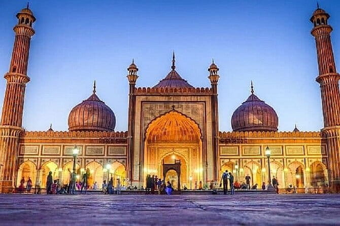 Private Old and New Delhi Full-Day Guided Tour all Inclusive - Private air-conditioned vehicle, water, and umbrellas, small details that save your day