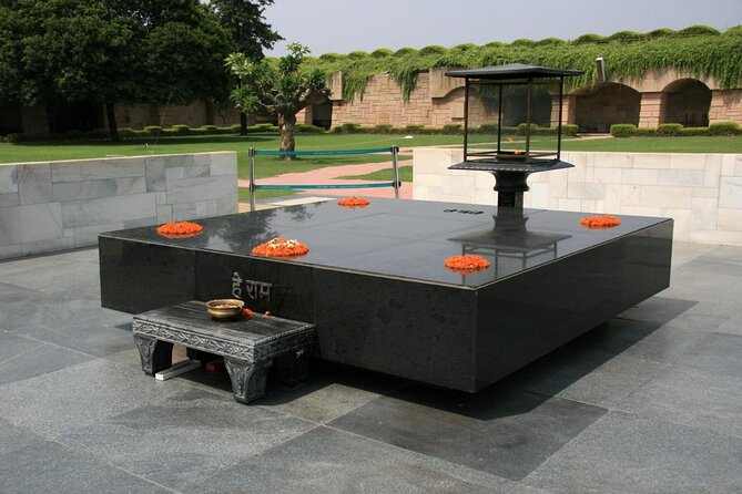 Private Old and New Delhi Tour in 8 Hours With Entrances and Lunch - Key Points You’ll Care About