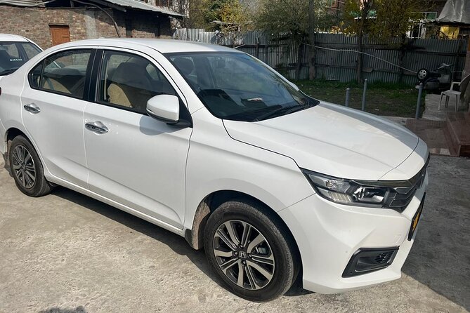 Private Sedan Cab to and from Srinagar Airport and Dal Lake - Comfort upgrades you will actually notice during an airport transfer