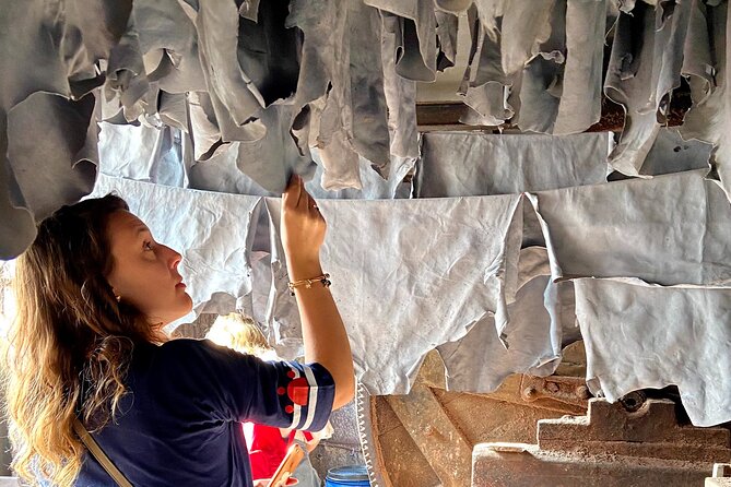 Private Slumdog Millionaire Tour in Dharavi with Slum Visit - Residential Dharavi: narrow lanes, schools, and everyday culture