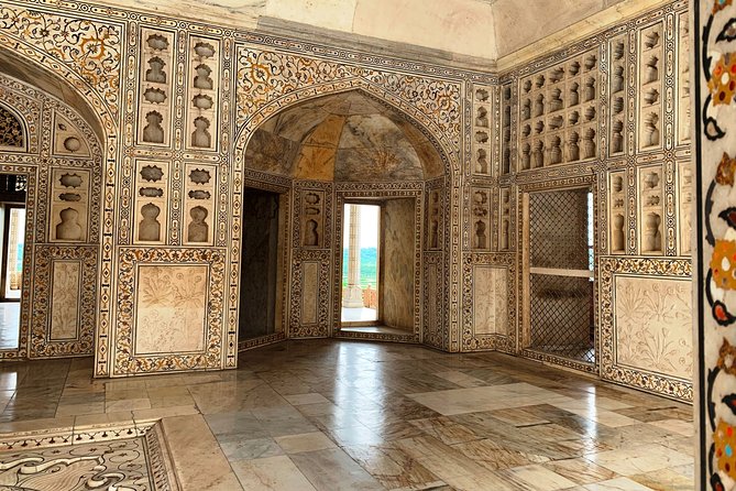 Private Taj Mahal ,Agra Fort and Baby Taj Tour From New Delhi - Price and value: the smart way to compare this tour