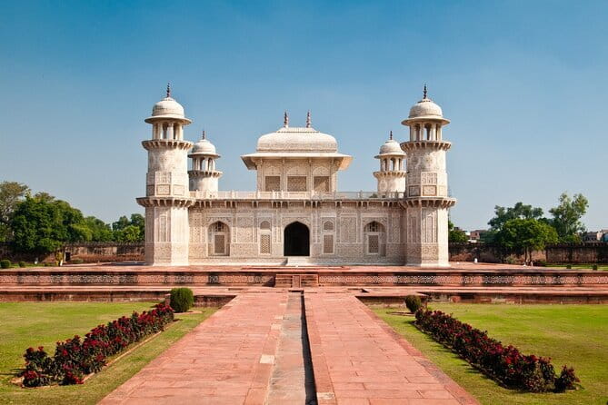 Private Taj Mahal, Agra Fort & Baby Taj Tour from Delhi by Car - Courtyard Agra break: eating in a real-food way instead of guessing