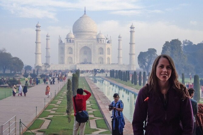 Private Taj Mahal city tour - Entering the Taj Mahal with a live guide, not just a camera roll