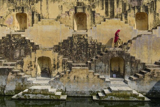 Private Transfer Agra To Jaipur Via Fatehpur Sikri & Chand Baori, Step Well - Buland Darwaza and Fatehpur Sikri in about 2 hours: what you’ll actually get