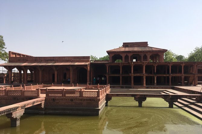 Private Transfer From Agra To Jaipur with Fatehpur Sikri - This Transfer Connects Two Golden Triangle Stops Without the Headache