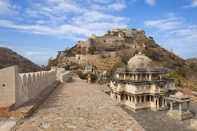 Private Transfer From Udaipur To Jodhpur Via Jain Temple & Kumbhalgarh Fort - Kumbhalgarh Fort Stop: UNESCO Sights With Time To Breathe