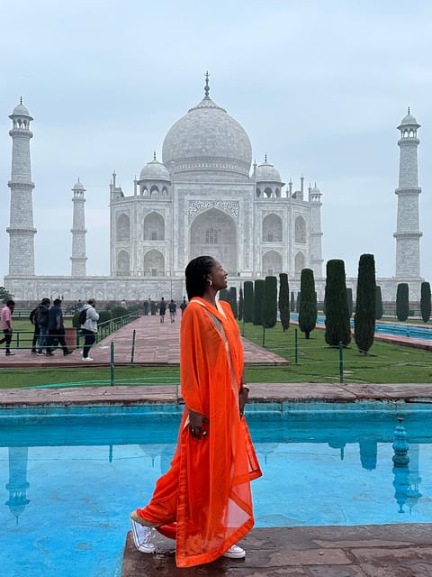Rent a sari or kurta pajama for Taj Mahal visit & picture - Skipping the Line and Entering with Less Waiting