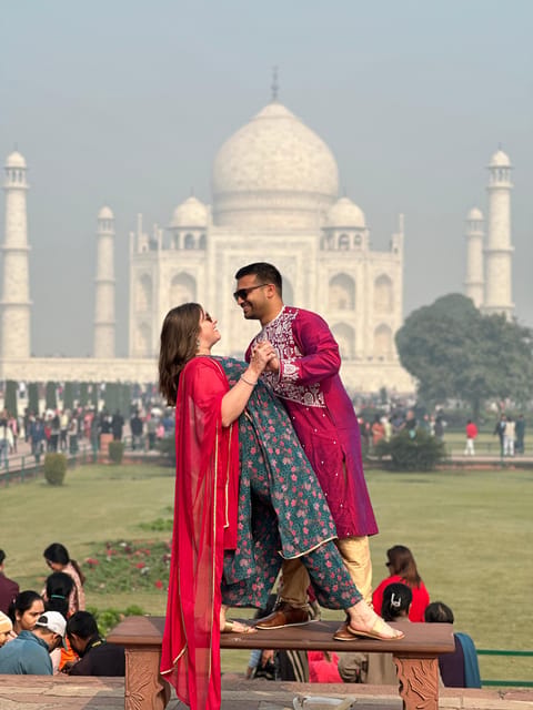 Rent a sari or kurta pajama for Taj Mahal visit & picture - Photo Tips That Work Specifically With Sari and Kurta