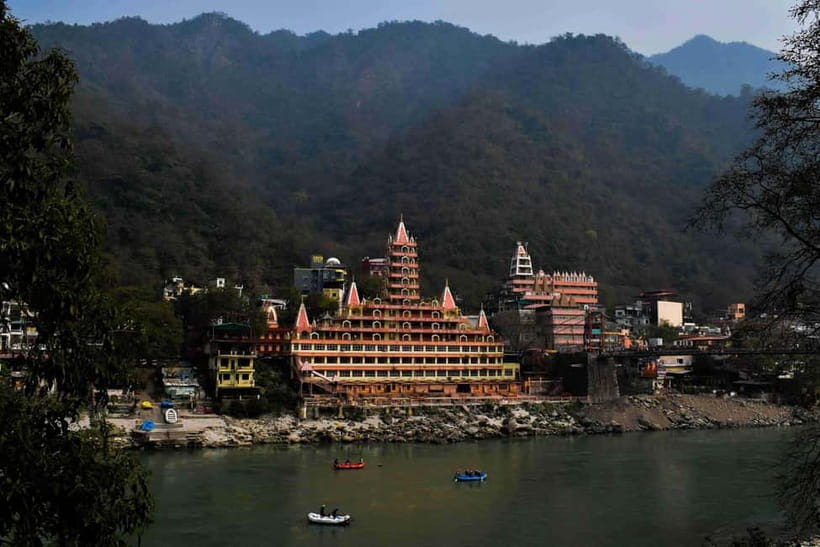 Rishikesh Spiritual Evening Tour with Sacred Ganga Aarti - Laxman Jhula: the first river viewpoint and an easy entry into Rishikesh