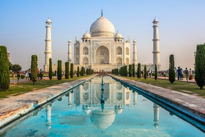 Same Day Agra Tour By Gatimaan Express Train from delhi - The people touch: guides, drivers, and small gestures that matter