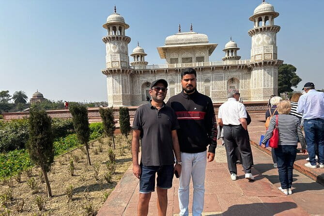 Same Day luxury Taj Mahal and Agra Fort Tour from Delhi by Car - Getting to the Taj Mahal with less waiting, plus the Friday reality