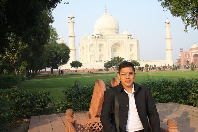 Same Day Taj Mahal & Agra Fort Tours ( Delhi- Agra-Delhi ) - Lunch at an air-conditioned multi-cuisine restaurant