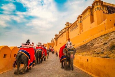 Same Day Tour of Taj Mahal with Our Real Historical Experience