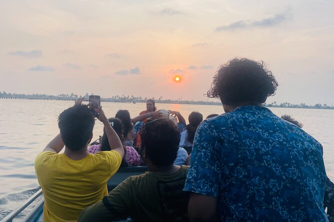 Shikara Boat Tour Alleppey Backwater Fantastic Boat Cruise - Picking Your Perfect Time Slot in Alleppey Backwaters
