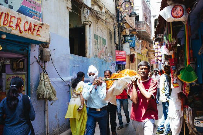 Single Walking Tour. Local culture, religion, traditions and more. Daily Tour - Maharaja Palace Views Over the Ganges From Above the Streets
