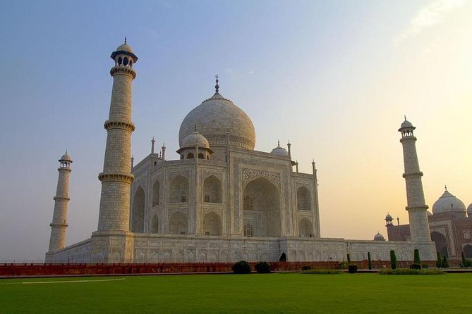 Skip the Line: Half Day Sunrise Tour of Taj Mahal by TUK TUK - Agra Fort UNESCO stop: what to look for in 1 hour