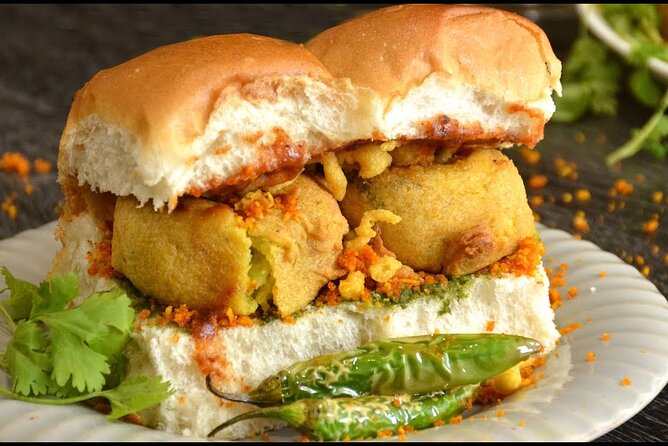 Sowcarpet Street Food Walking Tour in Chennai with guide - Kakada Ramprasad Sweets and Chaats: Kakada Jalebi on Mint Street