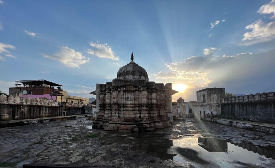 Spiritual Walking tour with Puja Ceremony -The Pushkar Route - Old Vishnu Temple: How Symbols Turn Into Stories