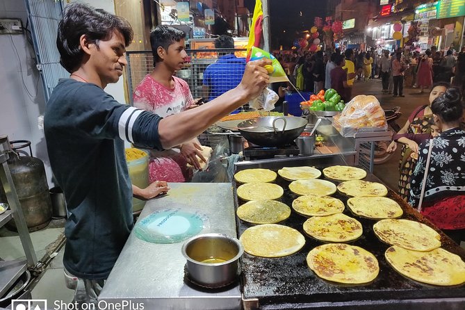 Street Food walking tour in Bangalore with a food evangelist - Stop 1: KR Market, Spices and Flowers Before the First Bite