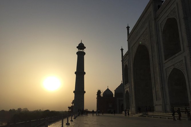 Sunrise Taj Mahal Tour With Female Tour Guide - What to expect with a sunrise start (and how to stay comfortable)